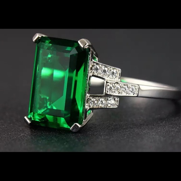 Emerald Lab Created Green Cocktail Engagement Ring Silver .925 Size 5 New Years - Picture 5 of 9